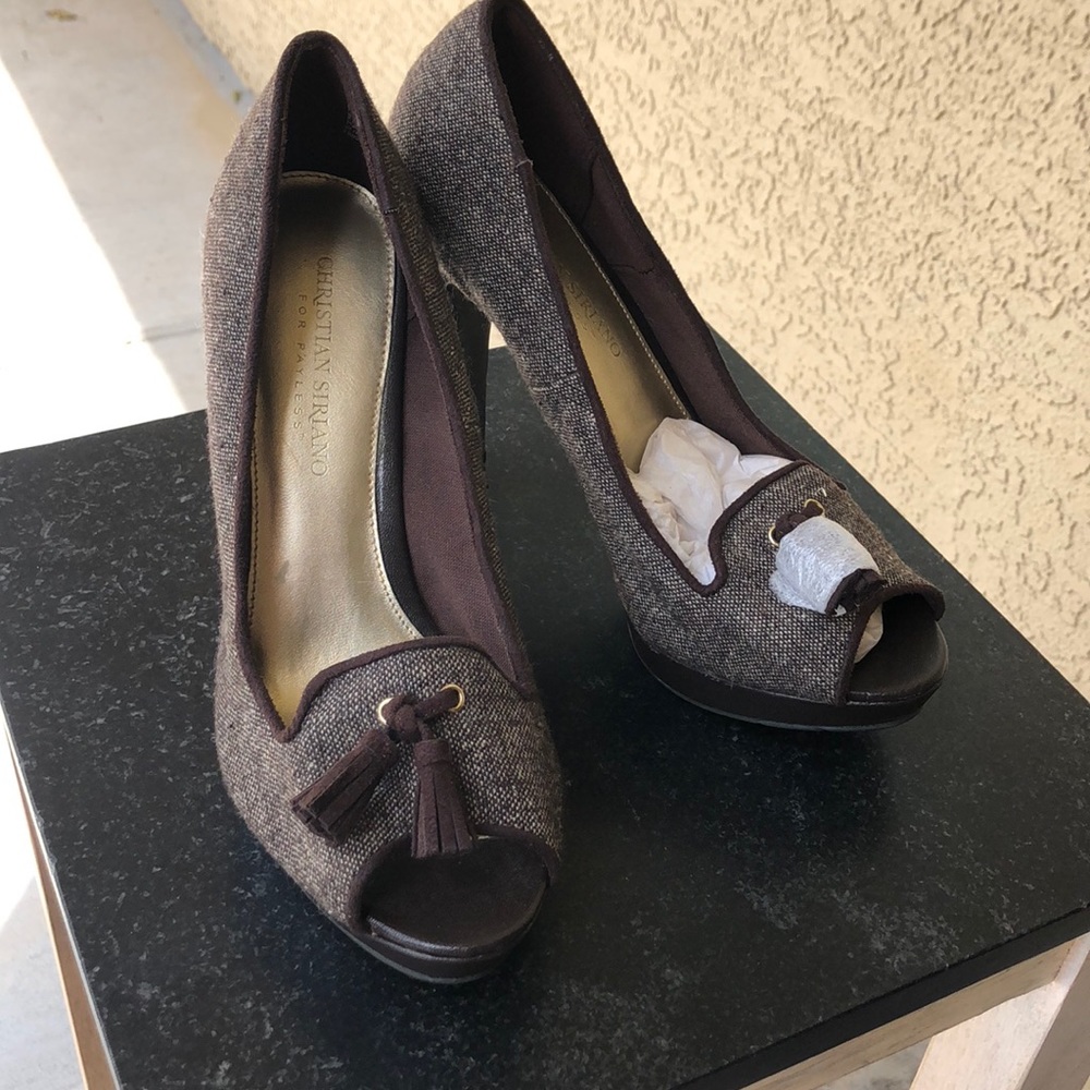 NEW peep toe heels with tassels.